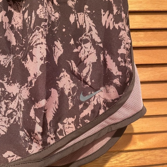 Nike Dri-Fit Women’s Lined Tempo Brown Athletic Running Shorts Sz M NWT - Picture 2 of 6